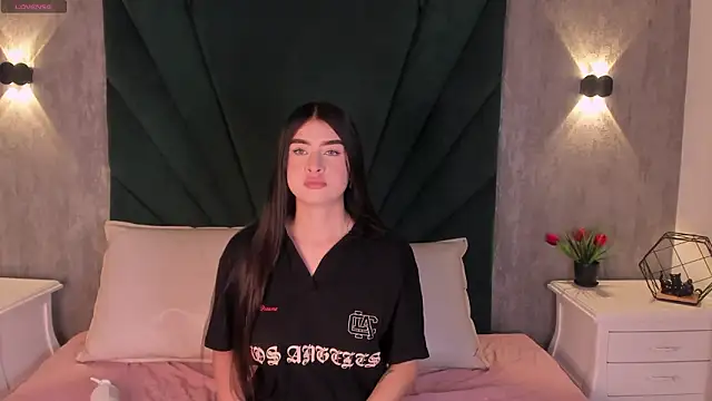 EmiliClarke online show from February 10, 11:35 am