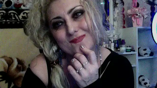 xHot Amazonq online show from January 15, 7:31 pm