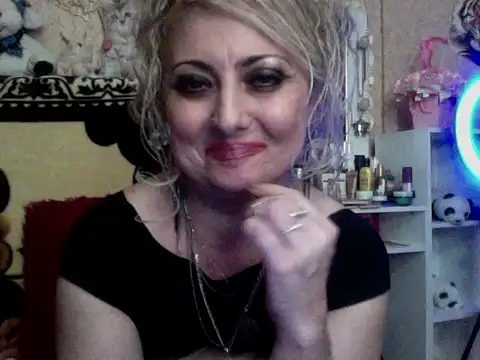 xHot Amazonq online show from November 23, 1:08 am