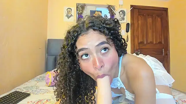 Keniia rizz online show from July 28, 6:20 pm