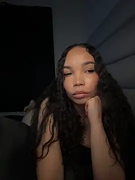 nikkiloveee online show from February 7, 4:16 am