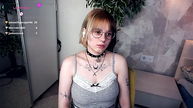 KellePourier online show from February 7, 7:18 pm