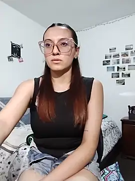 bellastorme04 online show from May 15, 3:11 am