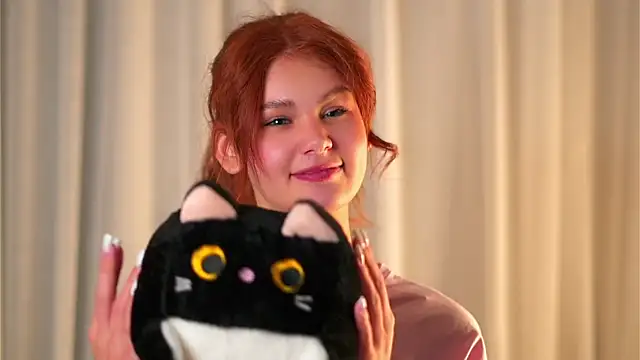 YettaCalabria online show from November 10, 12:55 pm