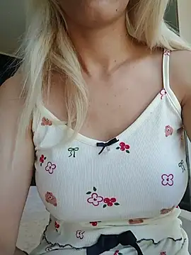 Sweet xxBuse online show from July 16, 9:25 am
