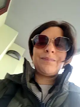 Piediniecollant online show from March 1, 7:30 am