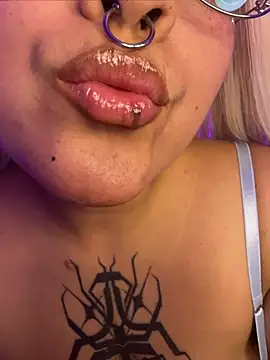 pinkbaddie777 online show from April 14, 4:56 am