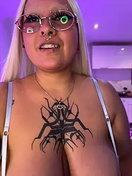 pinkbaddie777 online show from May 6, 2:37 am