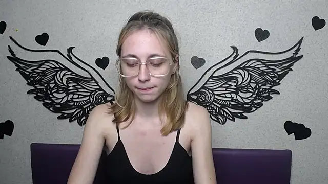 TracyLll online show from December 1, 1:58 pm