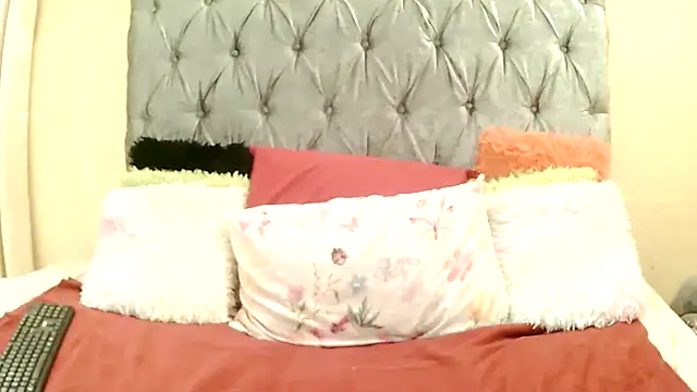 BubblegumBaddiexxxx online show from January 5, 5:38 pm