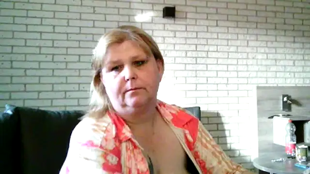 Sylviastar46 online show from April 5, 4:50 pm