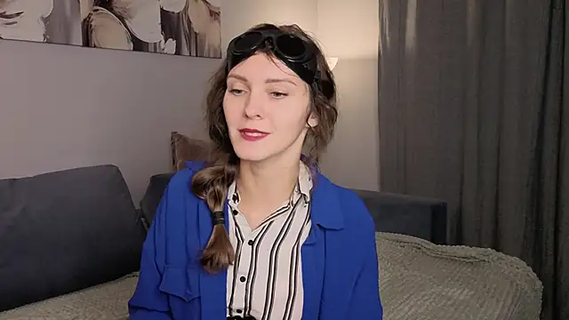 LauraYoungg online show from October 30, 7:48 pm