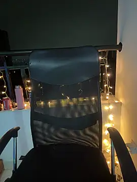 Raven DeVille online show from November 25, 6:48 am