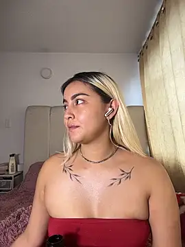 Elina Hills online show from February 27, 9:25 pm