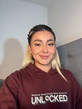 Elina Hills online show from February 2, 7:24 pm