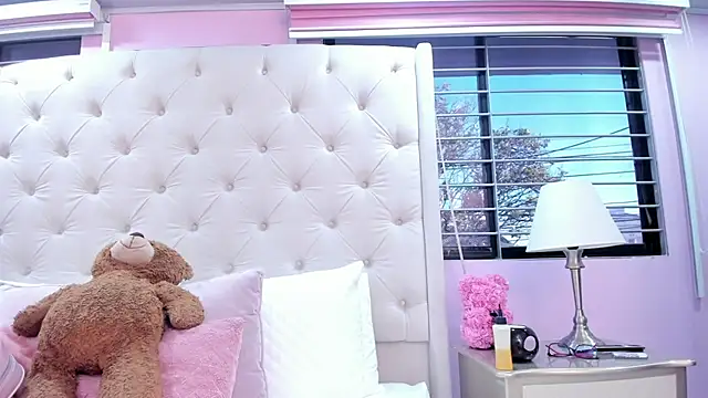 scarlett leblanc  online show from January 19, 12:01 pm