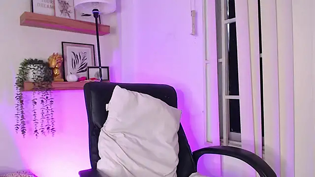 Madisonkay online show from April 1, 6:16 pm