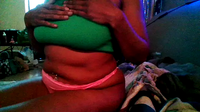 Juicyapplecandy online show from November 13, 5:56 pm