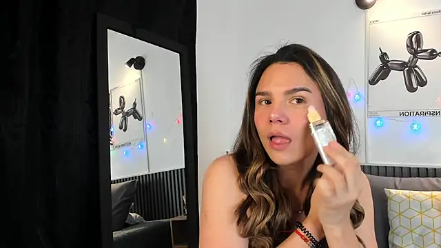 Cloe Bonne online show from December 5, 8:32 pm