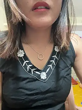 maira 33 online show from July 29, 2:06 pm