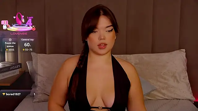 NaomiAster online show from November 8, 6:07 am