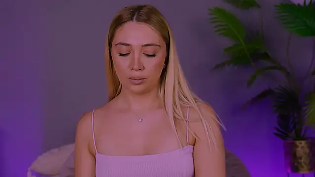 HotJesssX online show from November 4, 9:03 am