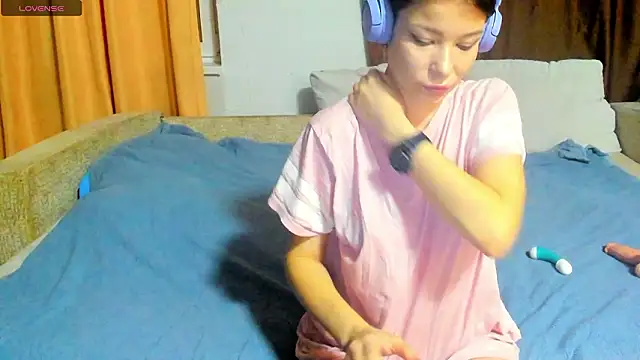 Eva purrr  online show from February 3, 10:09 am