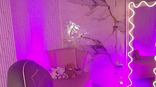 PEACHY TAY online show from April 21, 11:39 am