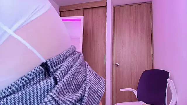 annie  20 online show from March 26, 5:04 pm