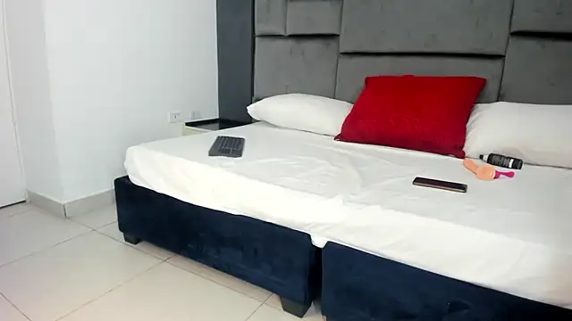 CatleyaSmith online show from November 13, 12:26 pm