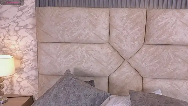 violett fowlerxx online show from May 12, 5:26 am