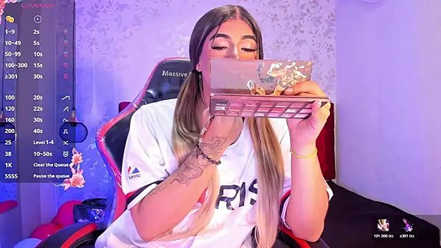 camii raux online show from February 18, 8:19 pm