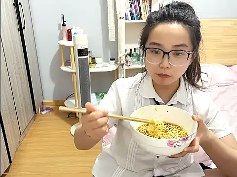 Hmm 0303 online show from March 1, 5:12 pm