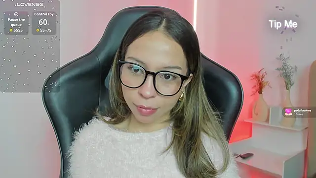 LuluuBerry online show from November 30, 2:21 pm