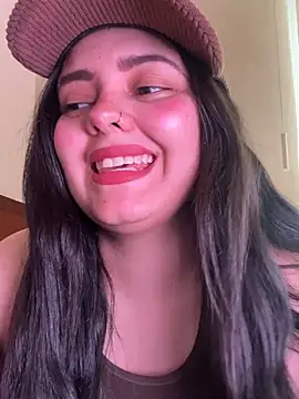 candicewest  online show from June 10, 5:33 pm
