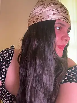 candicewest  online show from April 25, 4:48 pm