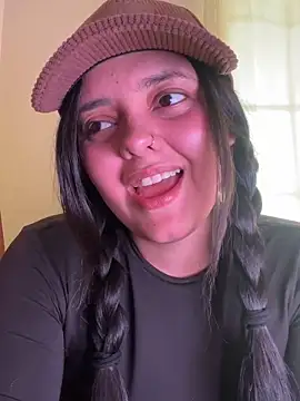 candicewest  online show from April 23, 6:10 pm