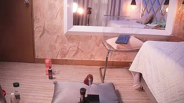 crystal gilton online show from March 13, 8:10 pm