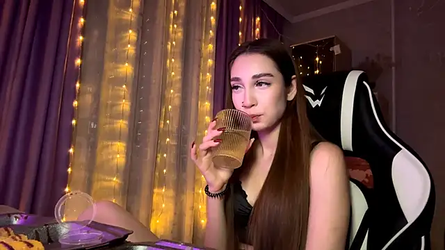 HollyPaw online show from January 12, 8:14 pm