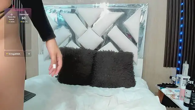 miiaferrer online show from January 9, 6:01 pm