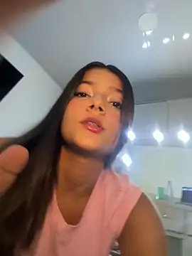 EmmiiGlow online show from April 10, 4:40 am