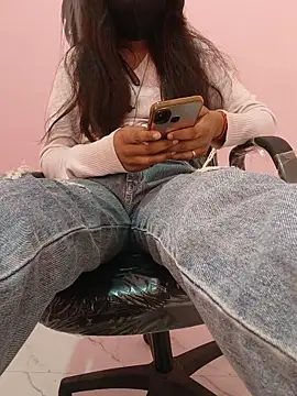 Iamyourdarling online show from November 24, 5:53 am