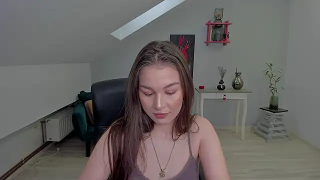 LouannaHart online show from February 3, 6:40 am