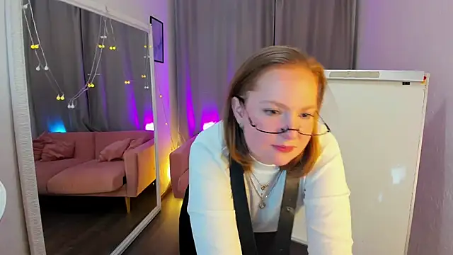 Elizabeth Walson online show from November 15, 4:08 pm