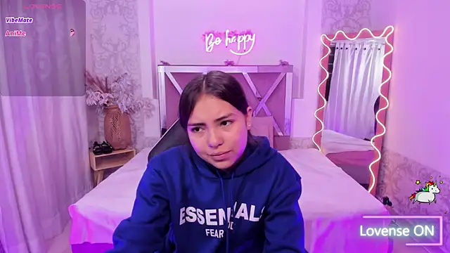 ISABELA TAY online show from January 13, 11:47 am