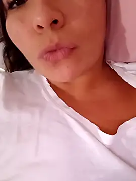 LatinaCalienteMilf online show from November 12, 3:43 pm