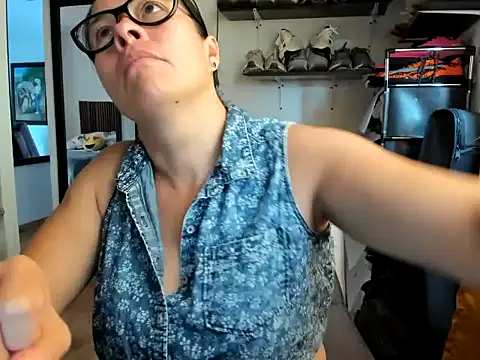 caroline 47 online show from February 15, 3:33 pm