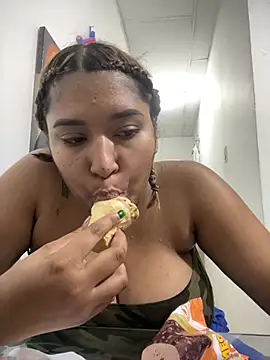 morena-2025 online show from May 10, 11:51 pm