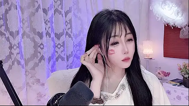 Laura 520 online show from May 20, 12:35 pm