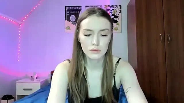 tinyglow online show from March 13, 9:38 pm